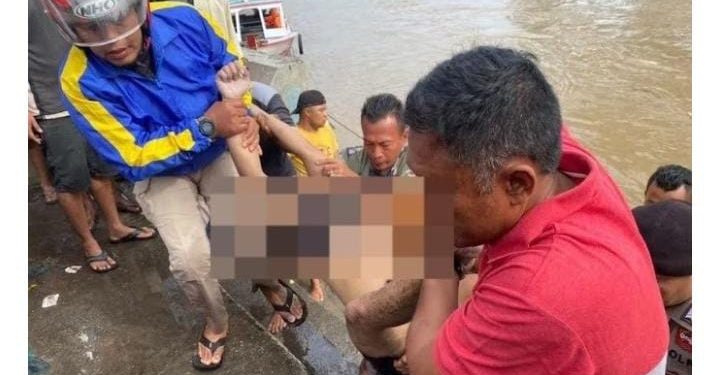 Terpeleset di Muara Sungai Pantai Gandoriah, Seorang Warga Pariaman Ditemukan Tewas
