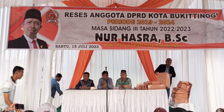 PECAH..!!! Wakil Ketua DPRD Bukittinggi, Resesnya Bertaburan Hadiah Door Prize