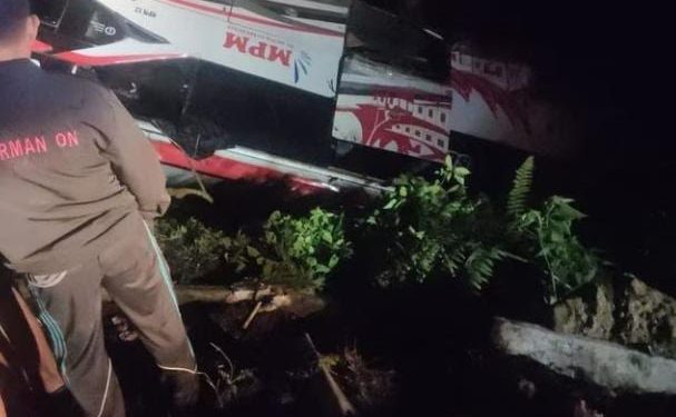 Bus Terperosok ke Jurang di Sitinjau lauik puluhan korban terluka, Tidak Ada Korban Jiwa