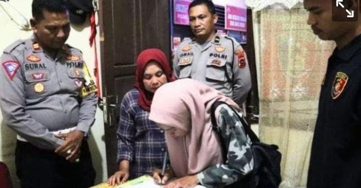 Ibu dan Anak di Kabupaten Agam,  Minta Maaf Akibat Viral Menghina Polisi Dimedsos.