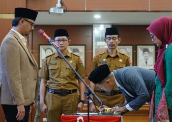 Lantik 80 Guru dan 73 Tenaga Kesehatan, Wako Erman Katakan Semoga Sukses dan Amanah