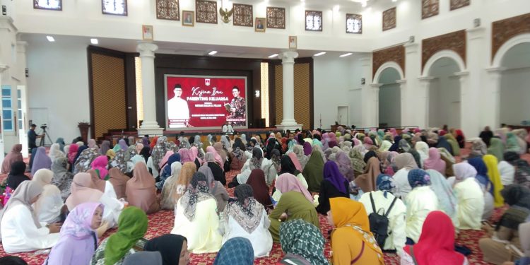 Kajian Ilmu di Rumdis Walikota Bukittinggi, Parenting Keluarga jadi Sorotan