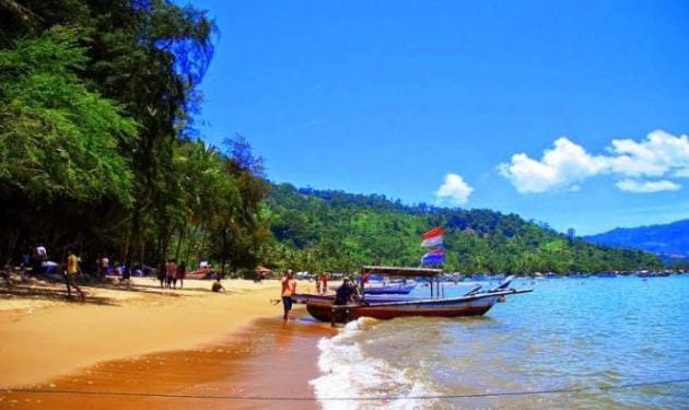 Rekomendasi Pariwisata Pantai Caroline menawarkan suasana pantai yang indah