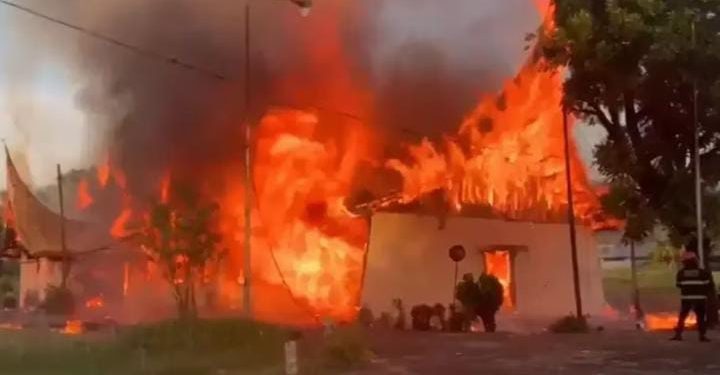 Gedung Eks Pabrik Tekstil PT Sumatex Subur di Padang Ludes Terbakar