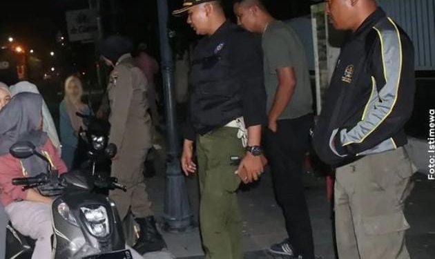 Satpol PP Padang Melakukan Razia Balap Liar dan Tawuran Remaja di Jalan Khatib Sulaiman