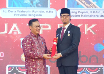 Erman Safar disematkan Penghargaan Nasional Tertinggi Program Pembangunan Keluarga Manggala Karya Kencana 2023