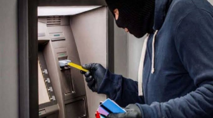 Waspada, Modus Ganjal Lubang Kartu ATM Marak di Kota Payakumbuh!