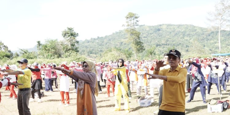 Berlangsung Semarak di Baruah Gunuang, Bupati Puji Gerakan Senam Sehat Lansia dan Pralansia