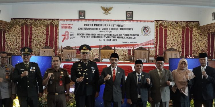 Bupati Limapuluh Kota ikuti Rapat Paripurna DPRD “Dengarkan Pidato Kenegaraan Presiden RI”