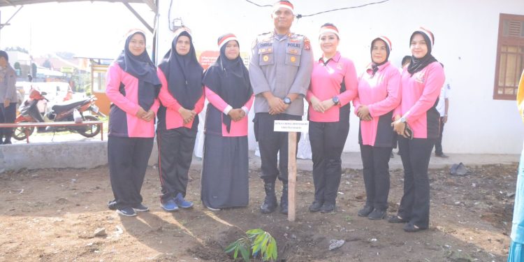 Lestarikan Negeri, Polri Tanam Satu Juta Pohon Serentak di Nusantara