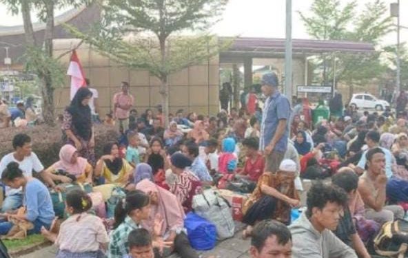 Polisi Bubarkan Paksa Demo Berhari-hari di Masjid Raya Sumbar