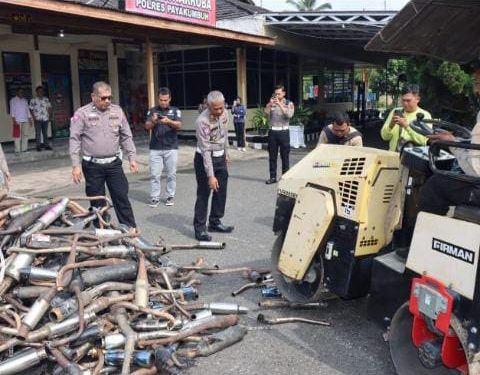 Ratusan Knalpot Brong Dimusnahkan oleh Polres Payakumbuh dalam Operasi Patuh 2023