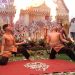 Atraksi Pecah Piring dan Debus Api Curi Perhatian di Pesta Pernikahan