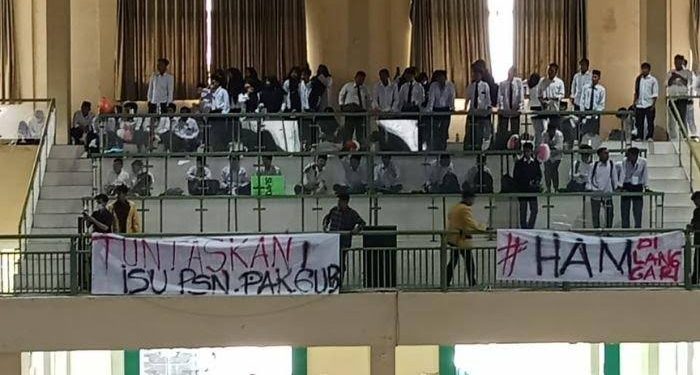 Mahasiswa UIN Bukittinggi Tolak Kehadiran Gubernur Mahyeldi dalam Kegiatan Pengenalan Budaya Akademik dan Kemahasiswaan