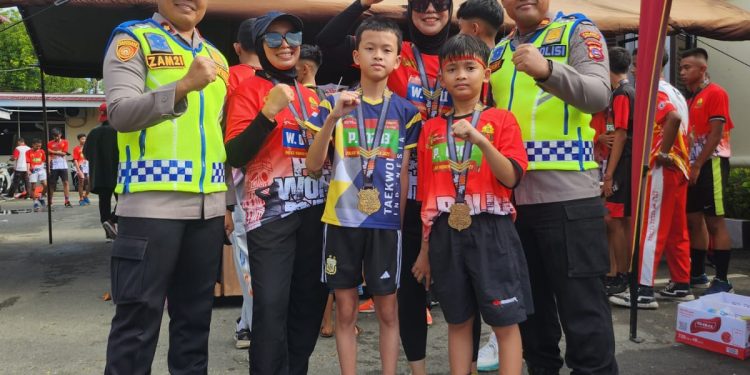 Komunitas Running Mom’s Bukittinggi Ikuti Lomba Lari 10 K pada HUT Polwan ke 75