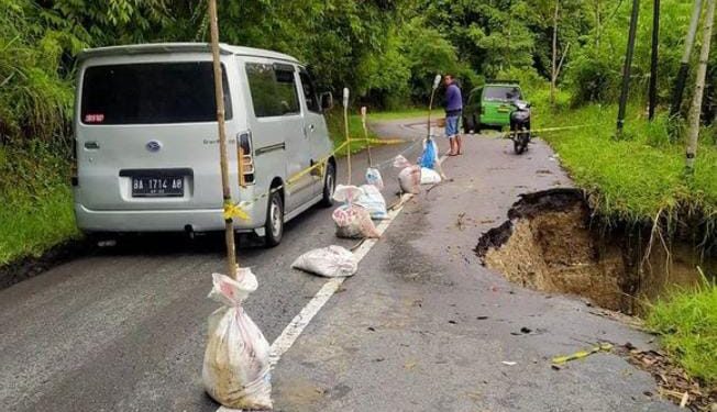 Hujan deras yang Melanda Kota Bukittinggi, Beberapa Titik Dilanda Banjir