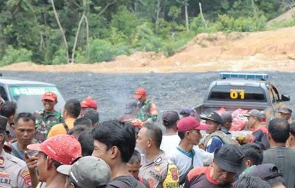 Pencarian Warga Nagari Koto Baru, Sijunjung yang Hilang Terus Dilakukan