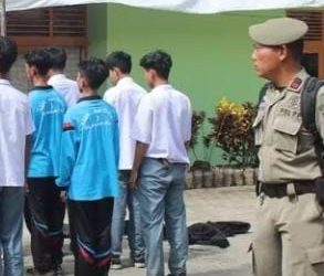 Tengah Asyik Nongkrong di Saat Jam Pelajaran, Belasan Pelajar Diamankan Satpol PP Padang