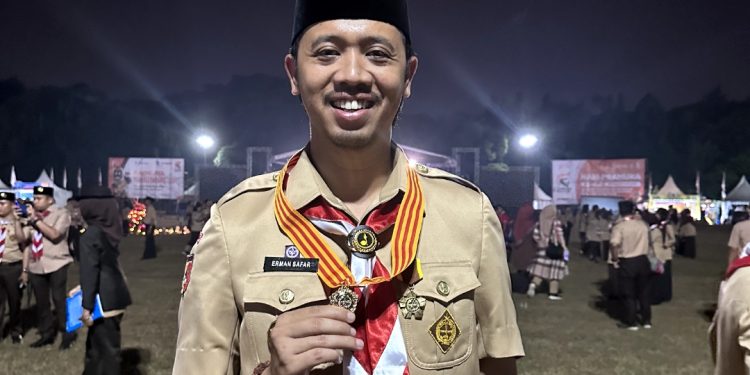 Wako Erman Terima Penghargaan Lencana Melati dari Kwartir Nasional Gerakan Pramuka