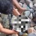 Seorang Bayi Mungil Cantik Ditemukan Warga Atas Batu di Pesisir Selatan