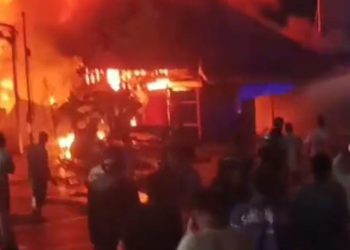 Kebakaran Hebat, Kapolres Pasaman Barat Bersama Petugas Gabungan Bantu Padamkan Api