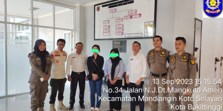 Dua Wanita Diduga PSK Jual Jasa Melalui Aplikasi Online Diamankan Sat Pol PP Bukittinggi