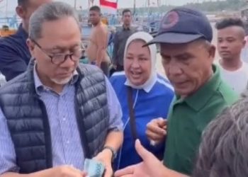 Viral Video Ketua Pan Zulhas Bagi Uang Rp 50 Ribu ke Warga, Ini Kata KPK