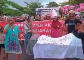 PKL di Pantai Padang Protes Larangan Berjualan, Aksi Unjuk Rasa Tutup Jalan