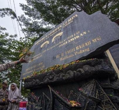 Ribuan Masyarakat Padang Kenang Gempa 30 September 2009