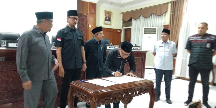 Walikota Bersama DPRD Sepakati Propemperda 2024 dan Tandatangani Ranperda Cagar Budaya juga Kepariwisataan