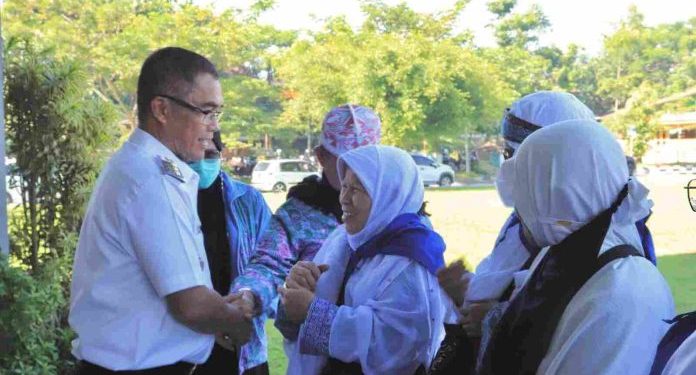Kedatangan Jemaah Haji Kloter 17 Asal Payakumbuh Disambut Tangis Haru