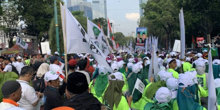 Anies Baswedan dan Muhaimin Iskandar Jalani Jalan Sehat Sarungan di Jember Dipenuhi Oleh Ribuan Pendukung