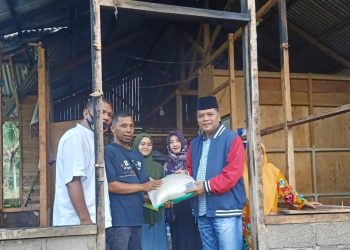 IRFENDI ARBI berikan bantuan kepada korban kebakaran di mungka