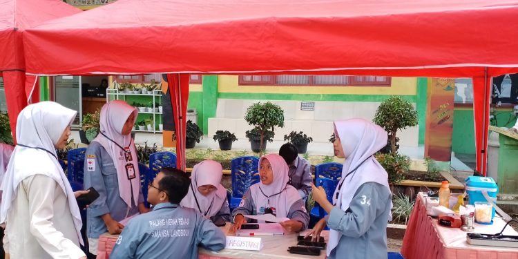 H. Chairunnas Berhasil Kumpulkan 80 Kantong Lebih Darah dengan Antusias Siswa SMAN 1 Landbow Berdonor