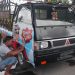 Pemasangan Stiker Digital Bergambar Karikatur Bang Wako di DLH Bukittinggi