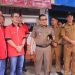 Pj Wako Payakumbuh Jasman Bersama HBT Salurkan Bansos Untuk Keluarga Kurang Mampu