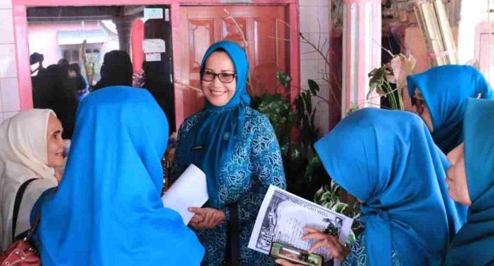 Ketua TP-PKK Kota Payakumbuh Ny Lasta Kunjungi Kelompok Dasawisma Kelurahan Terpilih
