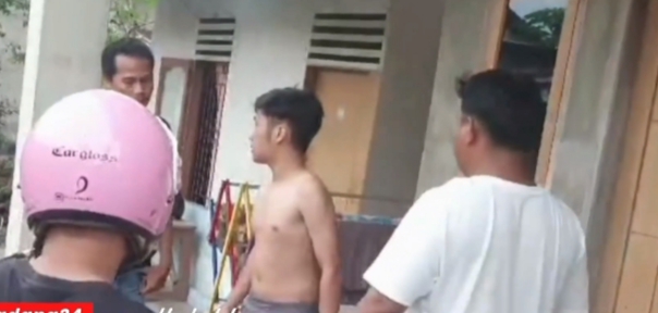 Tempel Sticker Caleg DPR RI ke Rumah Warga di Duga Tanpa Izin