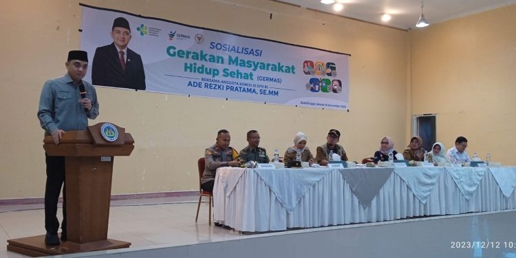 Anggota Komisi lX DPR-RI Ade Rezki Pratama Sosialisasikan Germas di Bukittinggi