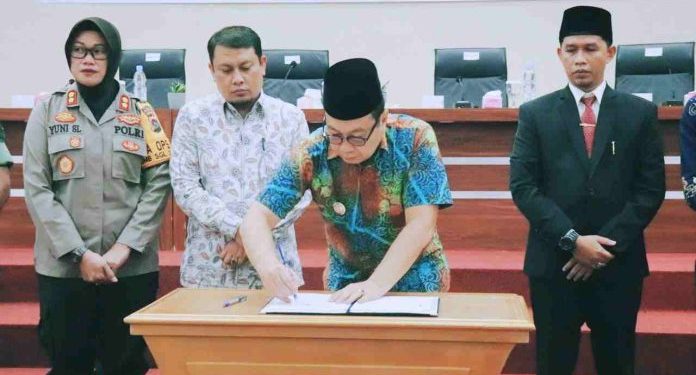 Pj Wako Payakumbuh Jasman Tandatangani Naskah Perjanjian Hibah Daerah Pemilukada 2024