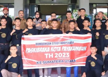 Dilepas Pj Wako Jasman, Pemko Payakumbuh Berangkatkan Tim Paskibraka Studi Komparasi Ke Sumut