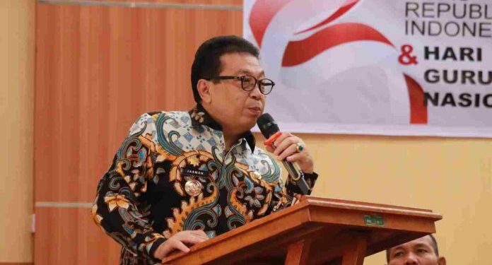 Pj Wako Jasman Buka Seminar Nasional Dan Penandatanganan MoU PGRI Dengan Kapolres Payakumbuh