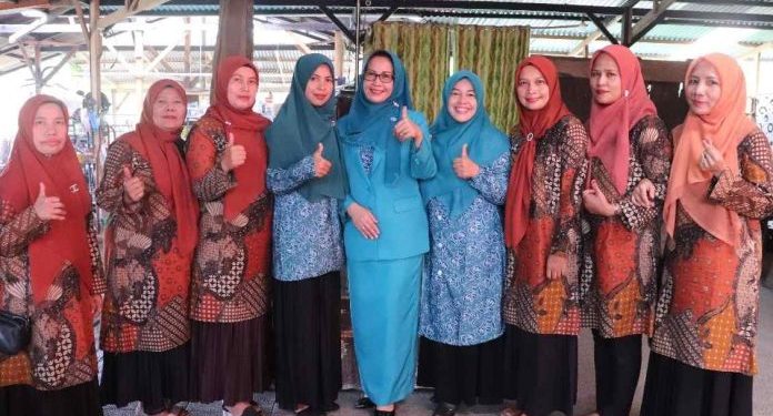 Ketua TP-PKK Kota Payakumbuh Ny Lasta Jasman Kunjungi TP-PKK Kelurahan Tiakar