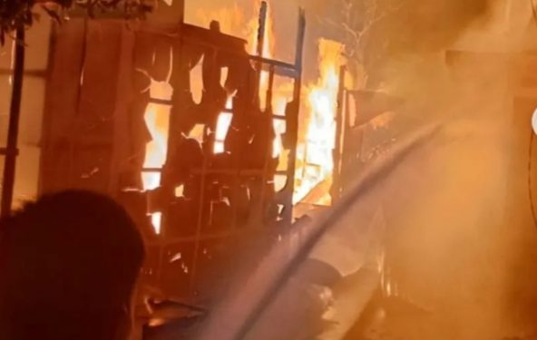 Kebakaran Melanda Bangunan Semi Permanen di Sitapuang, Balai Gurah, Kecamatan Ampek Angkek
