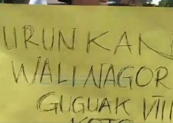 Imbas Foto Syur Viral, Warga Demo Minta Wali Nagari Mundur di Kabupaten Lima Puluh Kota