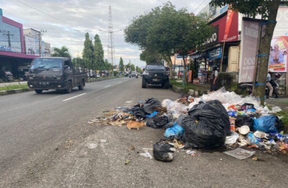 Krisis Sampah di Payakumbuh Akibat Longsor, TPA Ditutup Hingga Penumpukan Mengganggu Jalan Utama