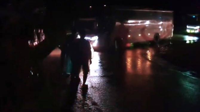 Jalur Sumbar-Riau Melalui Limapuluh Kota Kembali Dibuka Setelah Longsor