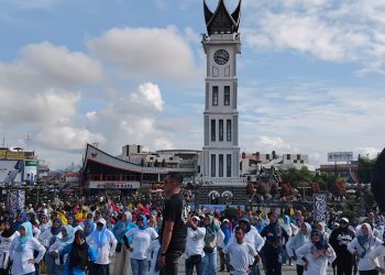 Ratusan Warga di Pelataran Jam Gadang Ikuti Bang Wako Senam Gemoy