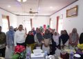 Bagi Sembako di Surian, Bupati Solok: Wali Nagari, Tolong Data Warga Miskin!