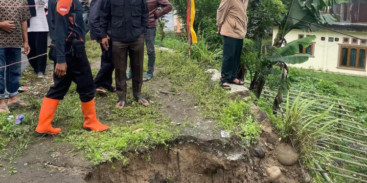 Hujan Tinggi Picu Banjir dan Longsor, Sejumlah Rumah dan Infrastruktur Rusak di Agam